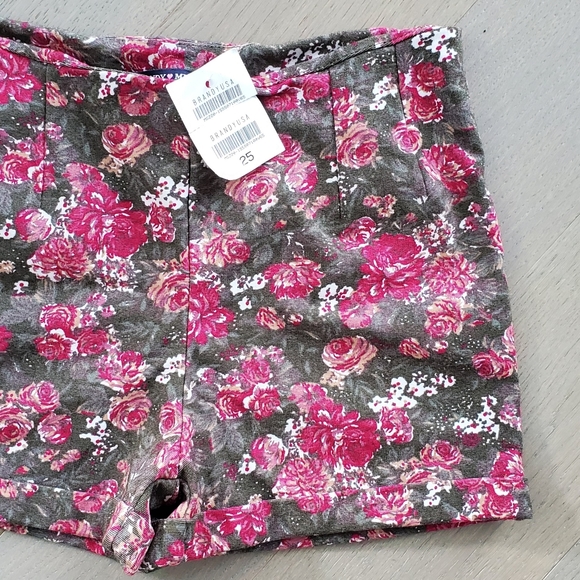 NWT Brandy Melville Floral Shorts - Picture 2 of 3